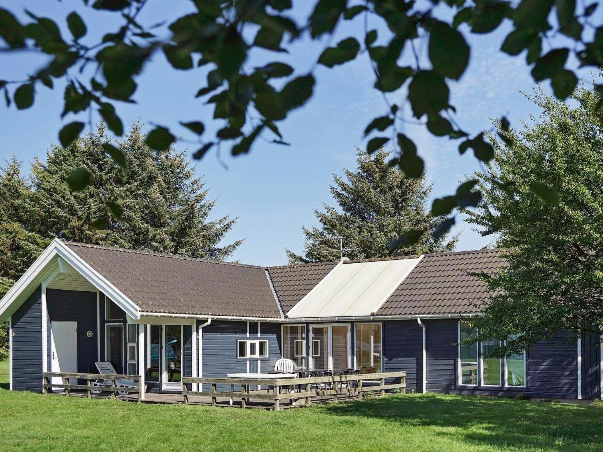12 Person Holiday Home In Aakirkeby Vester Somarken Exterior foto